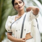 Ushasi Ray Instagram - मुलाक़ात🤍🍁☀️ @imsayandey @threaded_madhab @style_by_madhab @makeupbysumanganguly @hairbymousami Kolkata