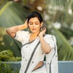 Ushasi Ray Instagram - मुलाक़ात🤍🍁☀️ @imsayandey @threaded_madhab @style_by_madhab @makeupbysumanganguly @hairbymousami Kolkata