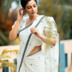 Ushasi Ray Instagram - मुलाक़ात🤍🍁☀️ @imsayandey @threaded_madhab @style_by_madhab @makeupbysumanganguly @hairbymousami Kolkata