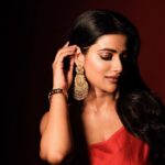Ushasi Ray Instagram - ❤️✨ From @hoichoi.tv season 7 night 📷 @tales_by_suvyn 💄@makeupbysumanganguly 💇‍♀️ @hairbymousami #hairbymousami 🥻@raj_bnerjee Kolkata