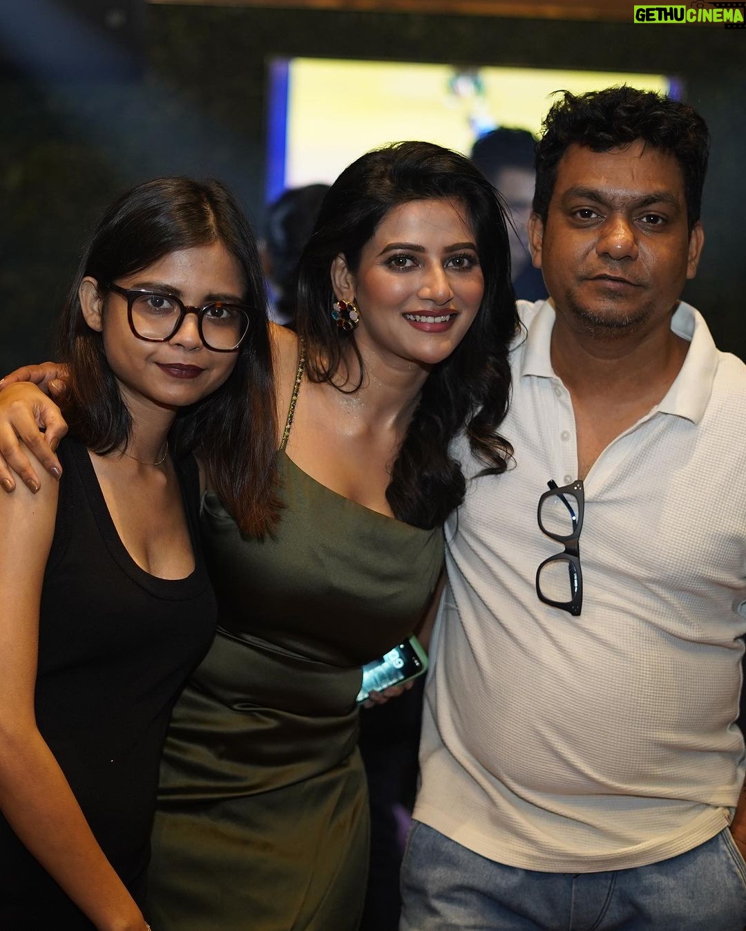 Ushasi Ray Instagram - আমাদের কুমুদিনী ভবনের Success partyr কিছু ছবি| হোচি স্যারকে (@ambarish_bhattacharya )আমরা সবাই খুব মিস করেছি | আপনাদের সবাইকে অসংখ্য ধন্যবাদ আমাদের সিরিজটিকে এতো ভালোবাসা দেয়ার জন্য। কুমুদিনী ভবন হৈচৈ তে স্ট্রিম করছে| @hoichoi.tv @arkadeepmallikanath @rishav_for_you @bhindeshitaraa @soumyabratarakshit @soul_agitator Carpe Diem
