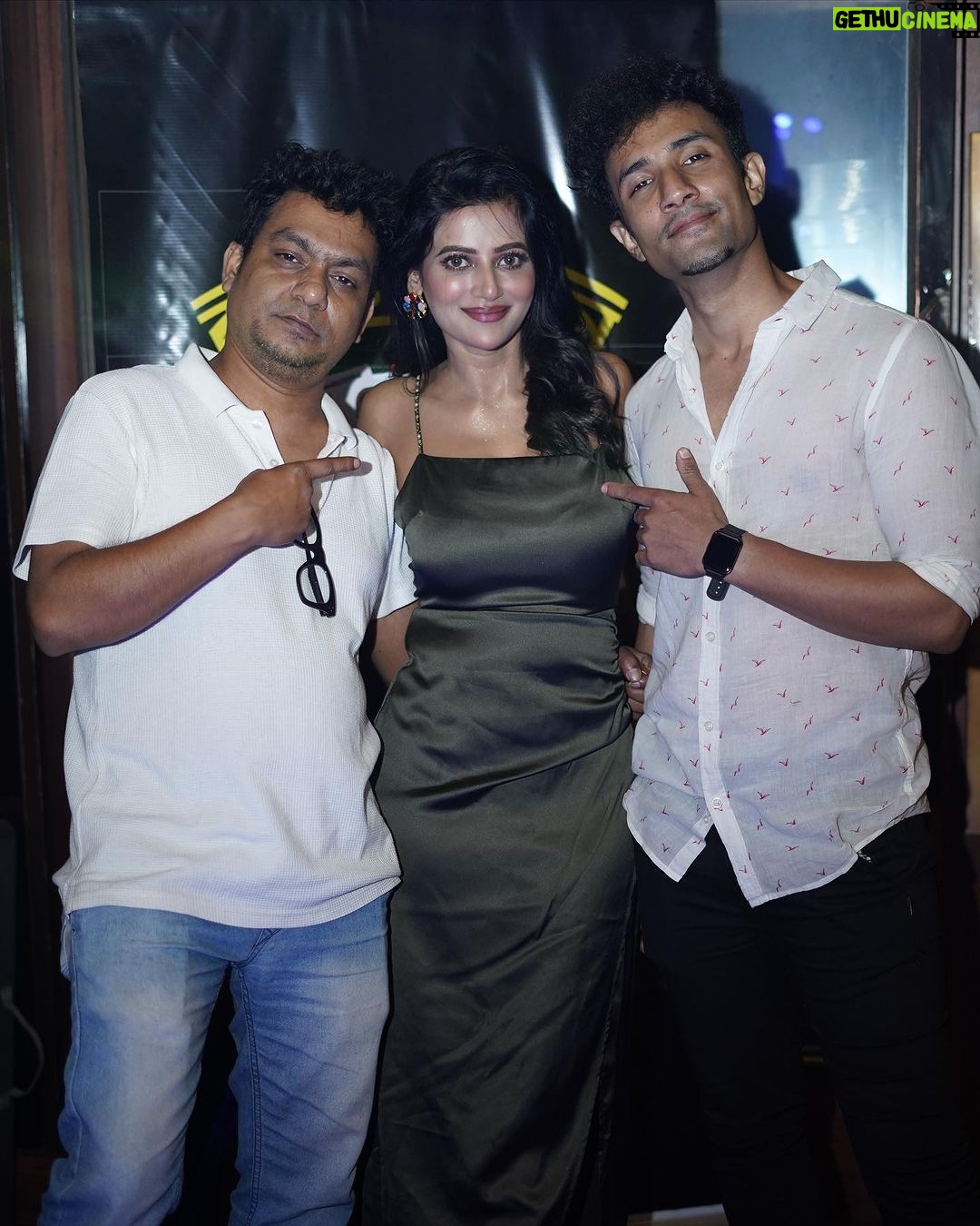 Ushasi Ray Instagram - আমাদের কুমুদিনী ভবনের Success partyr কিছু ছবি| হোচি স্যারকে (@ambarish_bhattacharya )আমরা সবাই খুব মিস করেছি | আপনাদের সবাইকে অসংখ্য ধন্যবাদ আমাদের সিরিজটিকে এতো ভালোবাসা দেয়ার জন্য। কুমুদিনী ভবন হৈচৈ তে স্ট্রিম করছে| @hoichoi.tv @arkadeepmallikanath @rishav_for_you @bhindeshitaraa @soumyabratarakshit @soul_agitator Carpe Diem