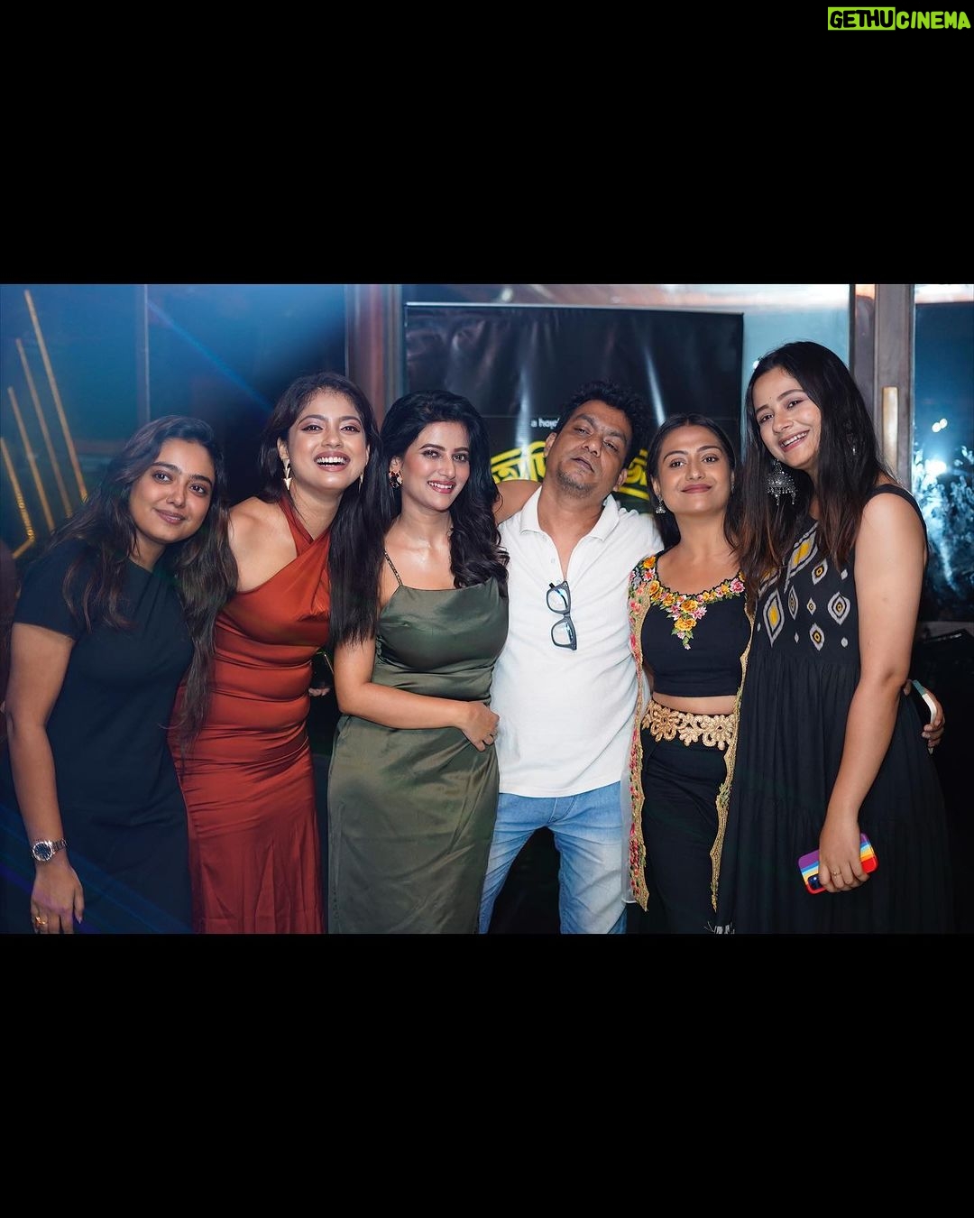 Ushasi Ray Instagram - আমাদের কুমুদিনী ভবনের Success partyr কিছু ছবি| হোচি স্যারকে (@ambarish_bhattacharya )আমরা সবাই খুব মিস করেছি | আপনাদের সবাইকে অসংখ্য ধন্যবাদ আমাদের সিরিজটিকে এতো ভালোবাসা দেয়ার জন্য। কুমুদিনী ভবন হৈচৈ তে স্ট্রিম করছে| @hoichoi.tv @arkadeepmallikanath @rishav_for_you @bhindeshitaraa @soumyabratarakshit @soul_agitator Carpe Diem