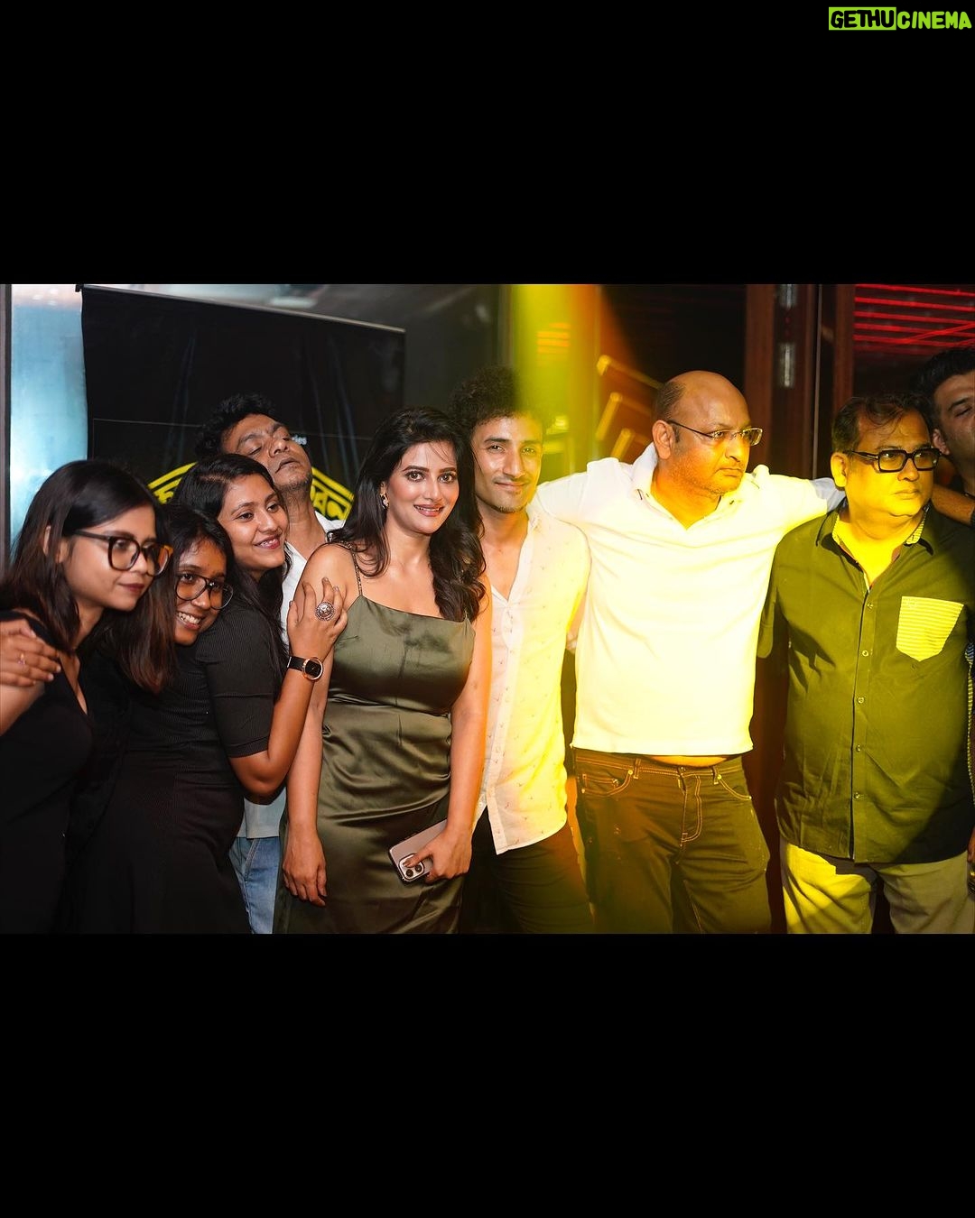 Ushasi Ray Instagram - আমাদের কুমুদিনী ভবনের Success partyr কিছু ছবি| হোচি স্যারকে (@ambarish_bhattacharya )আমরা সবাই খুব মিস করেছি | আপনাদের সবাইকে অসংখ্য ধন্যবাদ আমাদের সিরিজটিকে এতো ভালোবাসা দেয়ার জন্য। কুমুদিনী ভবন হৈচৈ তে স্ট্রিম করছে| @hoichoi.tv @arkadeepmallikanath @rishav_for_you @bhindeshitaraa @soumyabratarakshit @soul_agitator Carpe Diem