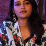 Ushasi Ray Instagram - আপনি দিতে পারবেন এই ধাঁধার উত্তর? @ushasi @being_kaustav #Petni directed by #AbhimanyuMukherjee. সে আসছে November 17th only on #Addatimes, Subscribe Now! #Addatimes #NewSeries #AddaEkhonJomjomat #PetniOnAddatimes