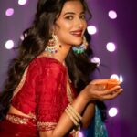 Ushasi Ray Instagram - সকলকে জানাই দীপাবলির অনেক শুভেচ্ছা 🪔✨💖♥️ 📸 @imsayandey 💄 @pritha_dutta_official 🥻 @avijitdasofficial_bengal Styling @kiara_sen111 Kolkata