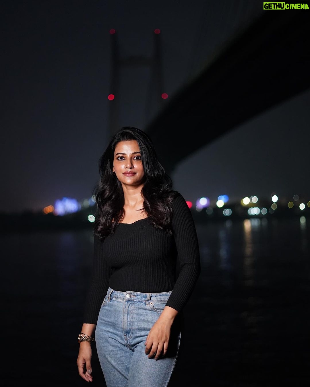Ushasi Ray Instagram - An evening in Kolkata 🖤🖤🖤🖤 #MyCity