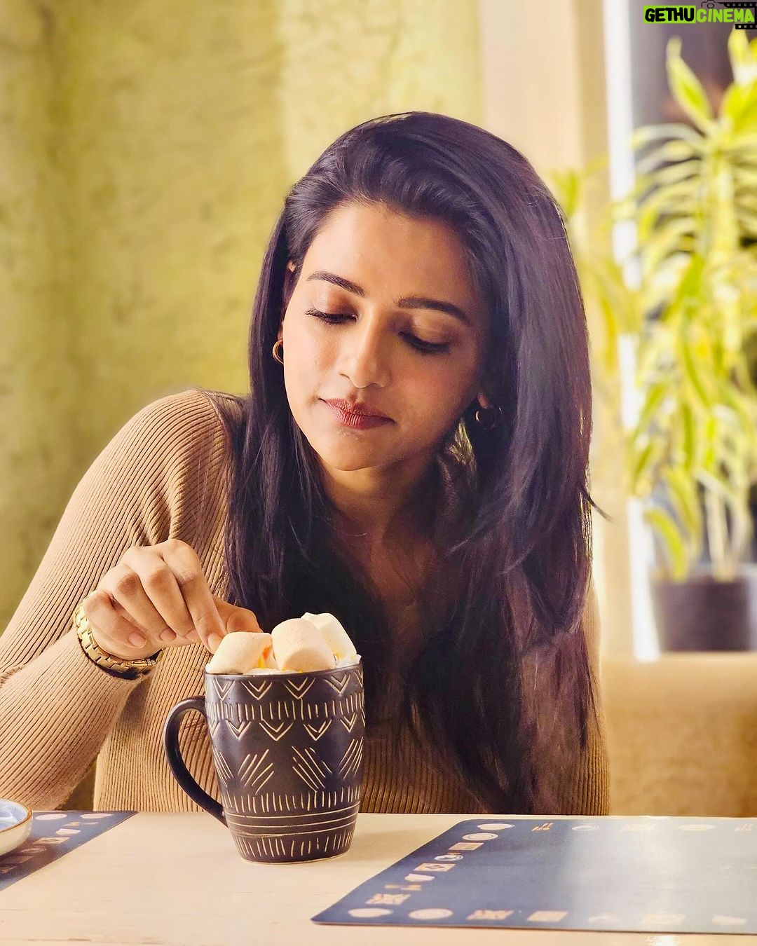 Ushasi Ray Instagram - Marshmallow & Hot chocolate story 😬 Kolkata