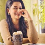 Ushasi Ray Instagram – Marshmallow & Hot chocolate story 😬 Kolkata