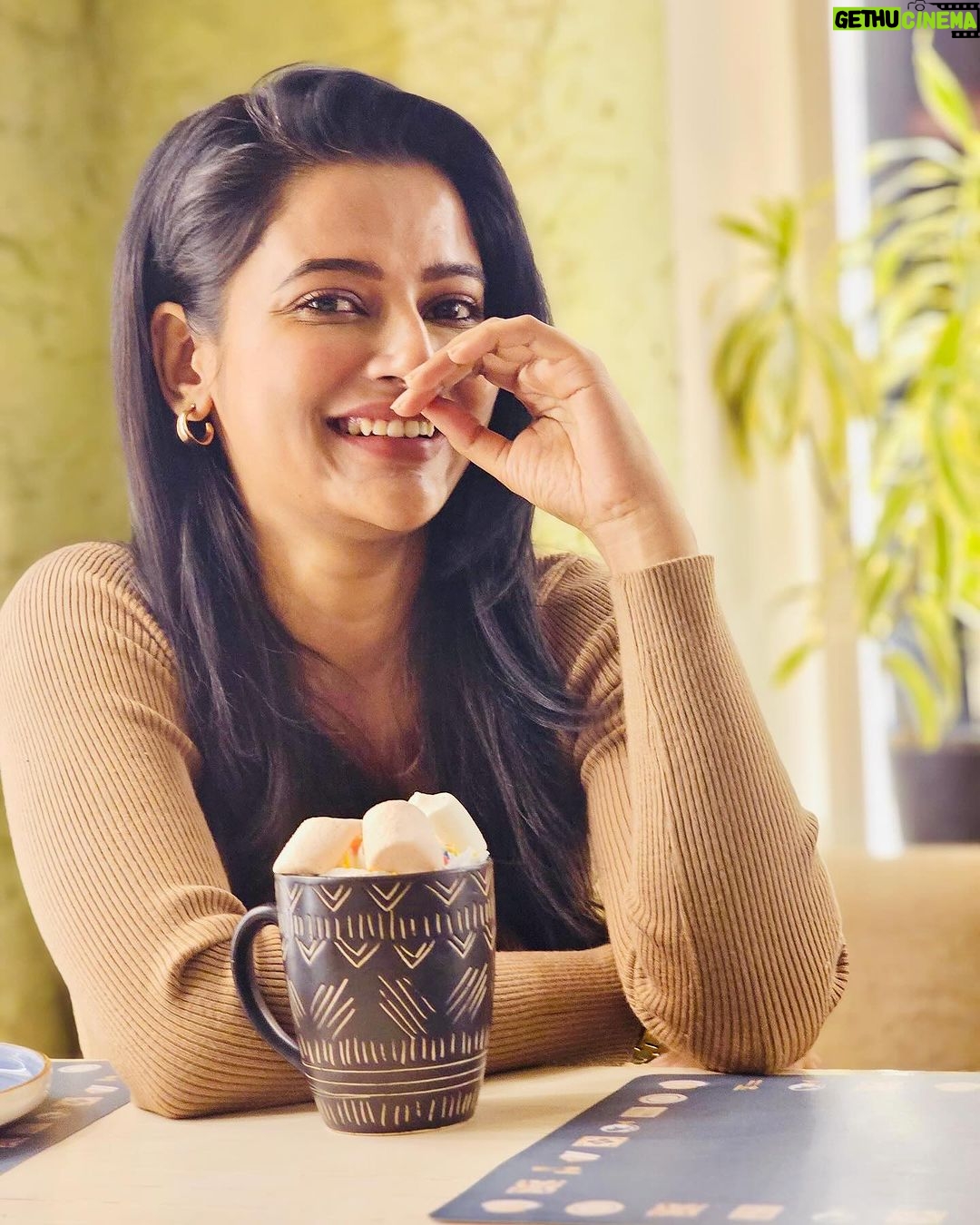 Ushasi Ray Instagram - Marshmallow & Hot chocolate story 😬 Kolkata