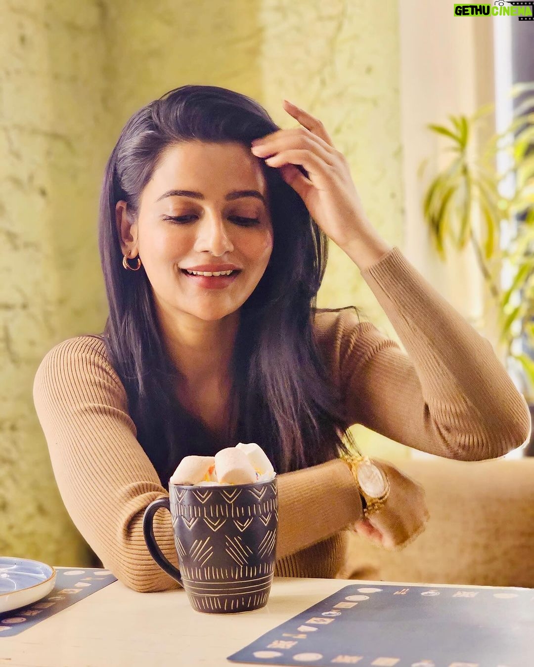 Ushasi Ray Instagram - Marshmallow & Hot chocolate story 😬 Kolkata