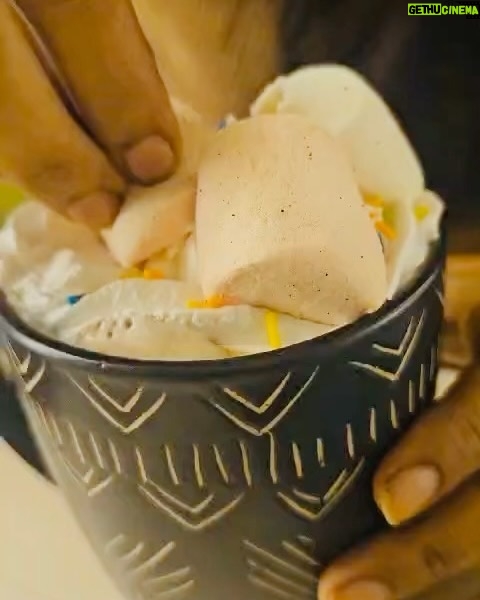 Ushasi Ray Instagram - Marshmallow & Hot chocolate story 😬 Kolkata