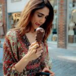 Vaani Kapoor Instagram - weekend archives 🌻 #throwback ✨