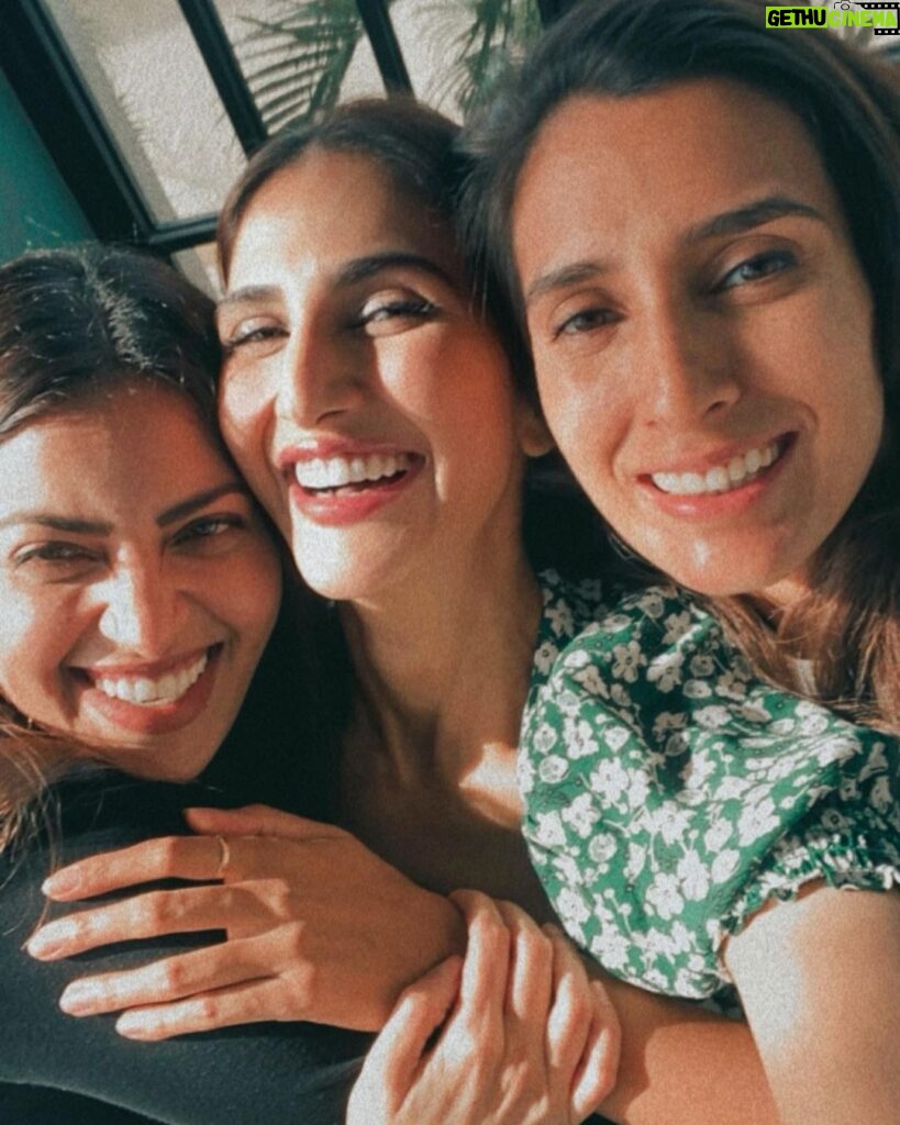 Vaani Kapoor Instagram - Happiest birthday my sunshine !!! hope this year brings everything your heart desires 🤗 I want you to be forever happy and crazy.. but mainly happy 😛love you ♥️😚😚♥️♾️ @anushkaranjan