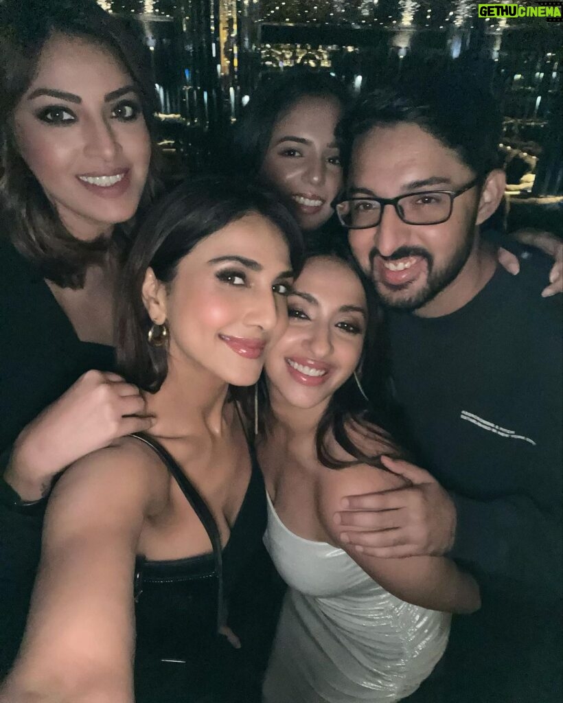 Vaani Kapoor Instagram - Happy Birthday my special one @akansharanjankapoor !!!! 🥳🎂🤗😚 For your birthday I wanted to give you something wonderful but then you already have me 😜 have the bestest my doll ❤♾