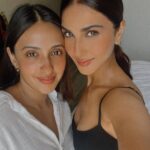 Vaani Kapoor Instagram - Happy Birthday my special one @akansharanjankapoor !!!! 🥳🎂🤗😚 For your birthday I wanted to give you something wonderful but then you already have me 😜 have the bestest my doll ❤️♾️