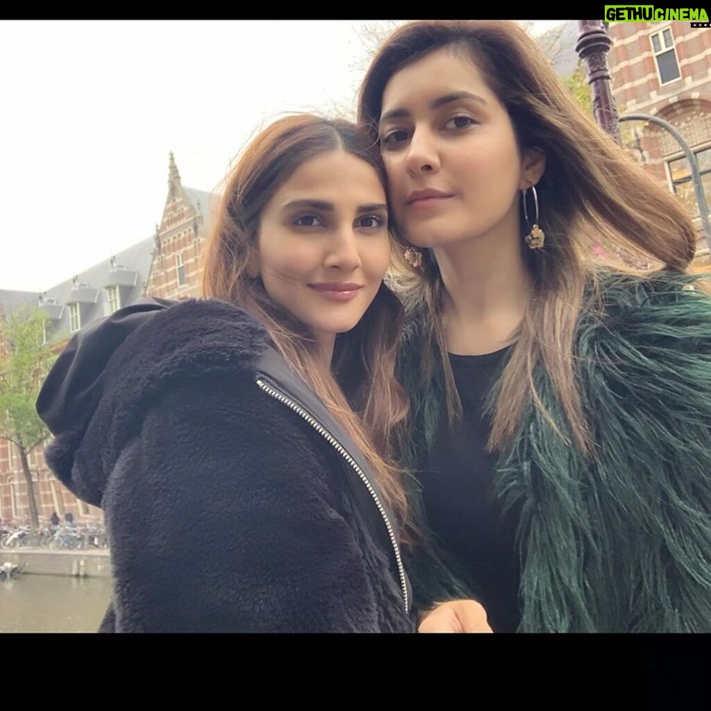 Vaani Kapoor Instagram - Saving you in my life’s archive foreverrrr 🫶To more madness , more mess, more trips , more & more of youuuu.. happy birthday cuteness 😘❤️♾️ 🎂 ✨ #sistersquad