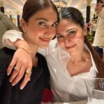 Vaani Kapoor Instagram - Tête-à-tête with my honey 🐝 #sistertime #missyoualready ♥️