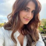 Vaani Kapoor Instagram - 🇬🇧 📔 🙃🥰🤍