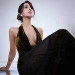 Vaani Kapoor Instagram – Would you rather be the art or the artist ?