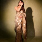 Vaani Kapoor Instagram - “ਇਸ ਖਾਕੀ ਮਿੱਟੀ ਦੇ ਬੁੱਤ ਵਿੱਚ ਹੁਸਨ ਇਸ਼ਕ ਇਓ ਰਹੇ ਜਿਵੇਂ ਸੌ ਸਾਲੋਂ ਤੋਂ ਸੁੱਤੀ ਪਈ ਸ਼ਹਜ਼ਾਦੀ ਦੇ ਦੋ ਨੈਣ।" -ਅੰਮ੍ਰਿਤਾ ਪ੍ਰੀਤਮ