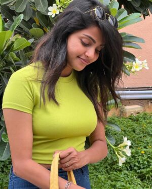 Vaishali Thaniga Instagram - Green 💚💚