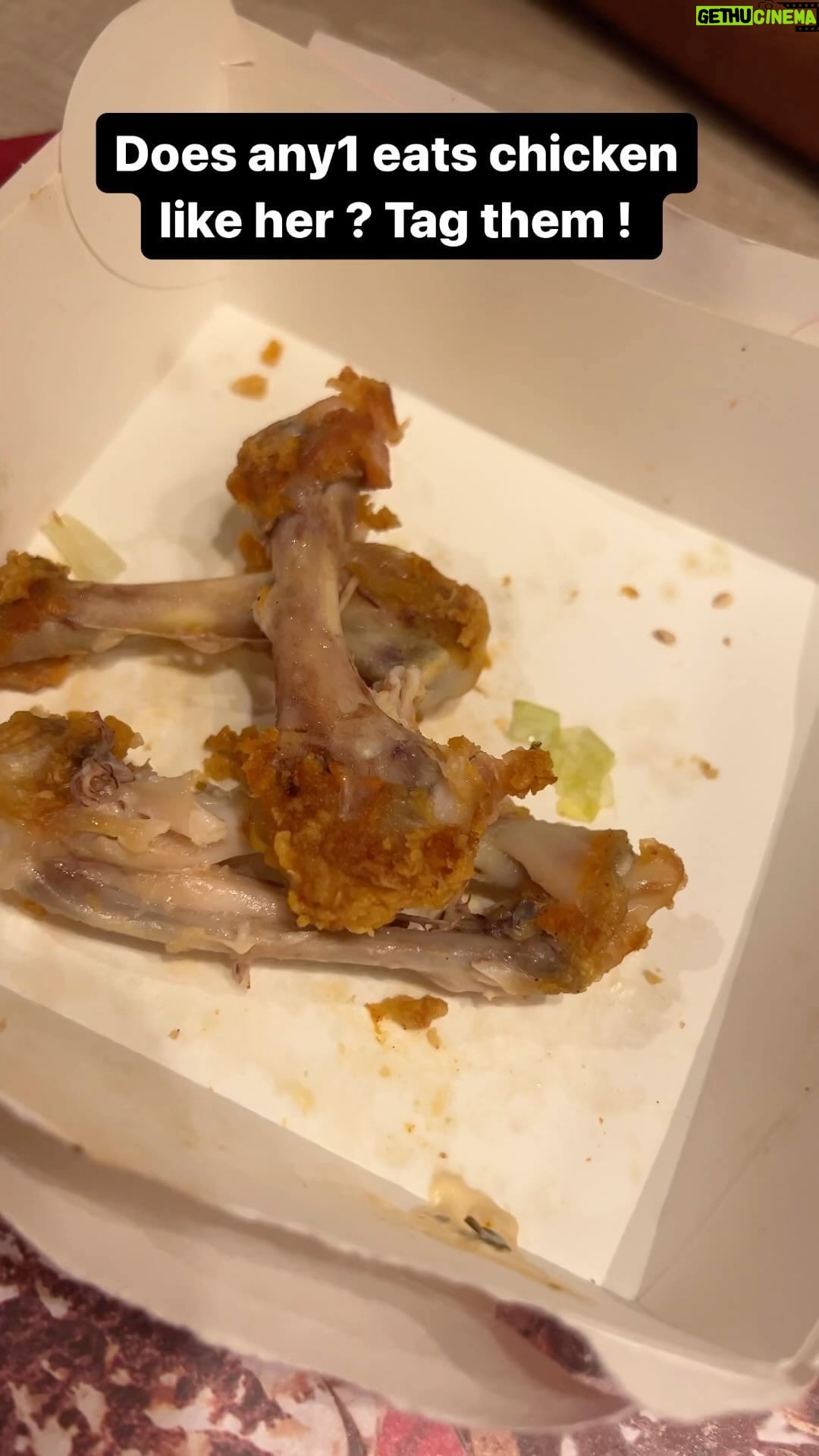 Vaishali Thaniga - 32.7K Likes - Tag those person who eats chicken bones like this !