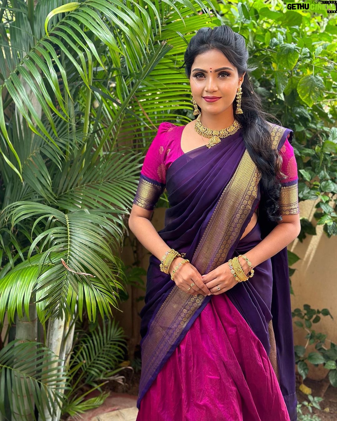 Vaishali Thaniga Instagram - ❤️🌸❤️ MUAH @kowshi_mua 🌸 Outfit @mokshe_rental_destination 🌸 Jewellery @mokshe_bridal_jewellery 🌸 #beingtraditional #instapost #weekend #happy #weekendvibes #halfsaree #halfsareelove #makeuplover #photoshoot #traditional