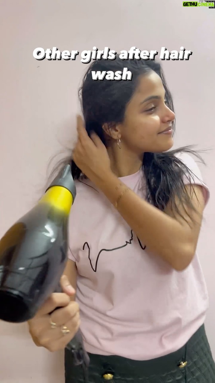 Vaishali Thaniga Instagram - Relatable ? Tag those girls 😁😂😁😂 #instareels #reelsvideo #instadaily #reelsviral #trendingreels #trendingnow #trending #trendingsongs #comedy #funny #concept #videos #weekend #weekendvibes #funnyvideos #saturday #saturdaymood