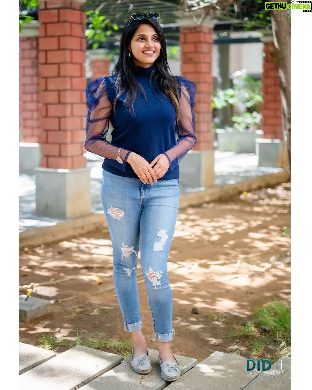 Vaishali Thaniga Instagram - Nothing shakes the smiling heart.”✨️#actress #serialactress#tamilcinema#suntv . . . . Pc:@abrahamfrancis21