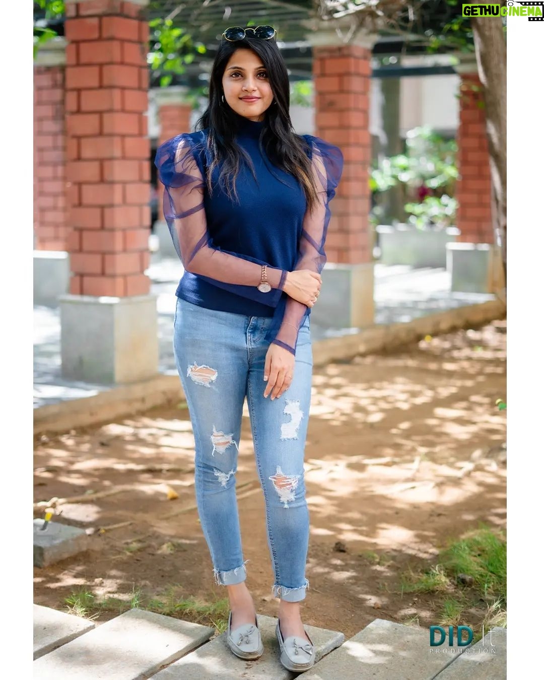 Vaishali Thaniga Instagram - Nothing shakes the smiling heart.”✨️#actress #serialactress#tamilcinema#suntv . . . . Pc:@abrahamfrancis21
