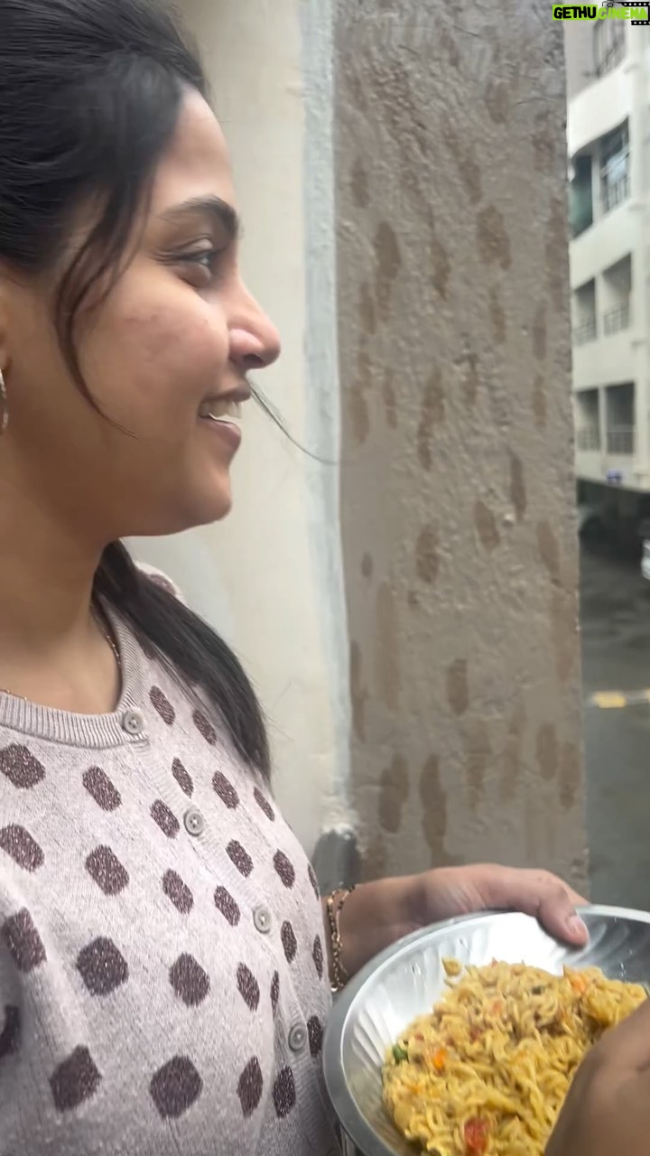 Vaishali Thaniga - 51.3K Likes - Tag those noodles lover 😘
All safe in chennai ? Stay safe makkale ❤️ and go out when there is an emergency, take care 😊
#instareels #reelsvideo #michaung #cyclone #chennai #heavyrain #staysafe #stayhome #staysafeeveryone #trendingreels #chennairains #climate #noodles #foodie #instafood #foodlove #actress #blogger #instafood #instadaily