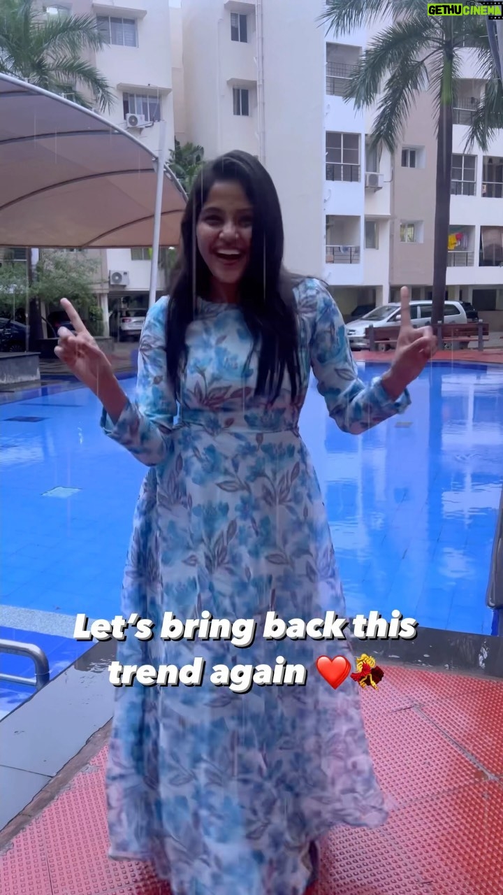 Vaishali Thaniga Instagram - Let’s bring back this trend again 💃❤️ #rain #dance #climate #bliss #raindrops #raindance #reelsinstagram #trending #instareels #weekend #weekendvibes #reelsviral #trendingreels #trendingnow #weekendmood #rainmood #dancerlife #love #livethemoment