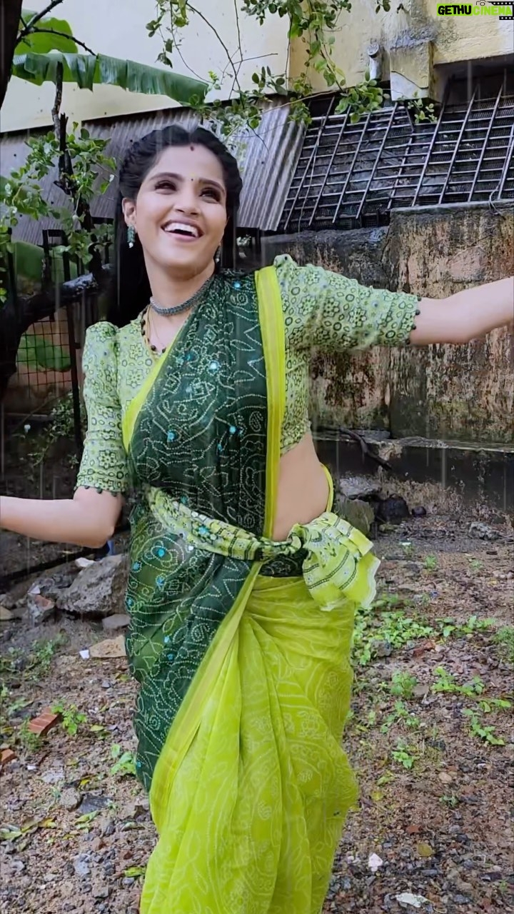 Vaishali Thaniga - 36.2K Likes - Loving the climate 😍 going with the trend 💃🏻
Saree @chettinad_sarees
Blouse @abarnasundarramanclothing
Jewellery @kabijewellery
Hairstyle @baarbiebridal
#instareels #raindance #rainlove #climate #bliss #happiness #dance #love #instareelsindia❤️ #reelsviral #trendingreels #trendingsongs #trending #dancevideo #reelsinsta #instalove #actress #actresslife #dancelife