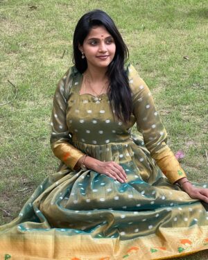 Vaishali Thaniga Instagram - Diwali 🪔 2k23 😊

Outfit customised by @abarnasundarramanclothing ❤️

#diwali #light #vibes #festive #2k23❤️ #instapost #instadaily #photograph #happines #love #goodvibes #instafashion #style #traditional #actress #blogger #instamood #newpost #postoftheday