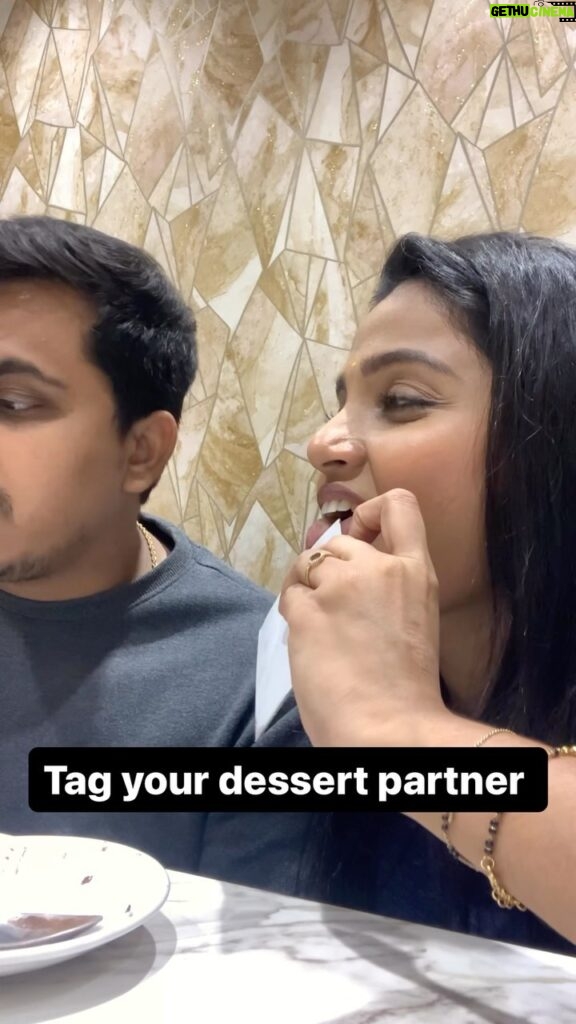 Vaishali Thaniga Instagram - Having partner with same vibe is a blessing, tag your foodie partner below 👇🏻 #instareels #reelsvideo #reelsindia #couplegoals #realcouple #couplelove #love #foodie #chocolate #lovers #happiness #crazy #vibe #weekend #weekendvibes #saturday #saturdaynight