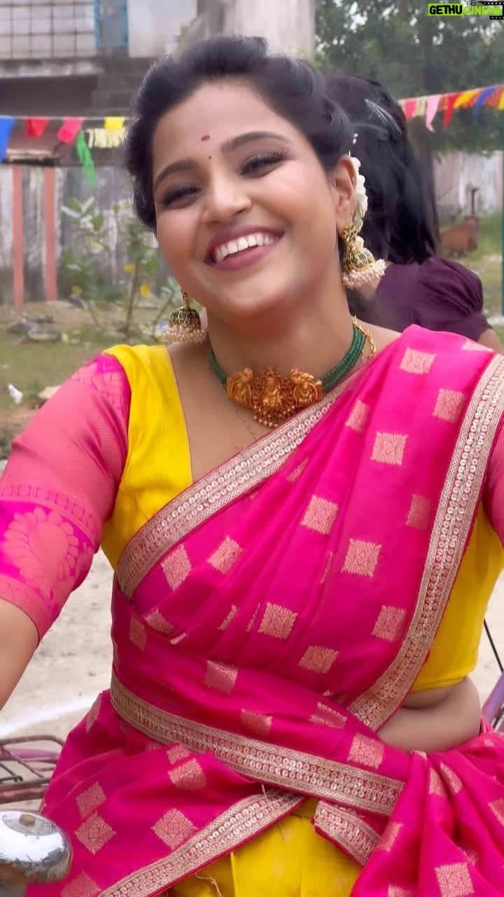 Vaishali Thaniga - 29.3K Likes - Kambathu ponnu da 🔥❤️ Rowdy thamizhachi 😬🙈
Half saree designed by @mokshe_rental_destination @miya_designers
Makeup 💄 #myself
Hairstylist @dillu_hairstyles_786
#instareels #reelsvideos #reelsinstagram #trendingreels #trending #trendingsongs #reelitfeelit #reelit #halfsaree #traditional #love #village #feel #peace #happiness #instalove #instadaily #weekend #weekendvibes #saturday #saturdaymood #instamood #style #actress #reelkarofeelkaro