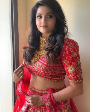 Vaishali Thaniga Instagram - My recent seminar Bollywood reception look created by @ojasrajani ❤️ she was really sweet and learnt many new techniques 😊 pleasure working with you 🤩☺️ 
Beautiful outfit from my all time favourite store @diademstore.in ❤️ And thank you vellore makkalae for the love ❤️ love you all 😘 

Comment below if you like my look ❤️👇🏻 

#newpost #bollywood #reception #look #instapost #seminar #vellore #photoshoot #makeuplook #hairstyles #instalove #bollywoodstyle #clothing #accessories #instaphoto