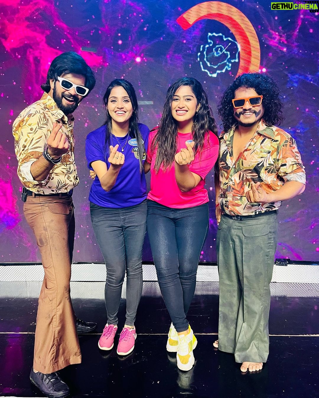 Vaishali Thaniga Instagram - Had super fun in the show with these guys💯🔥 #readysteadypo Thanks director avargale 🤗@prasanna_pvp . . . . . . . . . . . #chennai#ootd#kollywood#bollywood#pose#instadaily#instagood#instacool#model#modelling#saree#saree#tamilponnu#promoter#promotion#collaboration#vijaytv#vijaytvserial#vijaytelevision#vijaytvshow#muthazhagu#readysteadypo EVP Film City