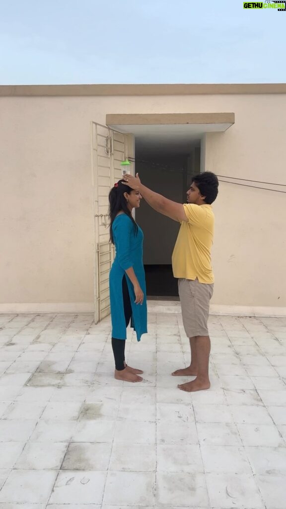 Vaishali Thaniga Instagram - Watch till the end 😒😒 ipadi pantiyae 😢😢 #instareels #reelsvideo #instadaily #couplegoals #real #couple #couplevideos #comedy #funny #blooper