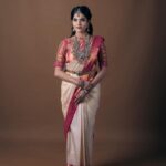 Vaishali Thaniga Instagram - Makeover done for beautiful @_vaishalithaniga Outfit @sahaara_creations Jewellery @vivahbridalcollections Photography @parvathamsuhasphotography Make your big day more special with amazing makeover ✨✨ Dm/whatsapp 8428184572 For Bridal makeover bookings & inquiries Trial appointments Visit our place for trial appointments SAHAARA BRIDAL STUDIO Sahaara by kowshi 119/6, 1st floor, Jawaharlal nehru salai, 100ft, road, Senthil Nagar, Arumbakkam, Chennai, Tamil Nadu 600106 #chennaimakeupartist #chennaimua #makeupbyme #makeupartist #mua #hairstyles #hairstyling #chennaihairstylist #hairstylebyme #hairstyleoftheday #bridalinspiration #muhurthamlook #muhurtham @hairstylerukku @surrealbridalmakeovers #chennaimua #chennaimakeupartist #mua #makeupartist #weddinginspo #weddinginspiration #weddinggown #lehengainspiration #southindianbride #southindianjewellery #southindianbrides #receptionlook #receptionhairstyle #receptionhairdo #chennaihairstylist #chennaimakeupartist #chennaimua #makeupbyme #chennai #hairstyles #hairstyleinspiration Chennai, India