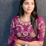 Vaishali Thaniga Instagram – Outfit @lithas_rentals ❤️ 

Happy to be a part of #djdreloaded2 mega audition @zeetamizh 😍 so good to meet everyone after a year. Had so much of fun ❤️ This season contestants are too good they are so much passionate about dance. I could see fire 🔥 in them and I wish them all the very best 😊👍 So happy @zeetamizh has given a great platform for these contestants they wouldn’t have imagined this big platform in their life. Though these contestants have so many pain in their life but when they step on to the stage they just smile and gave their best to the fullest 😍 And I have learnt so much of things from them yesterday 

1) when u are passionate about something , the path may be hard but one day our dream will come true until then don’t give up 
2)Make others smile 😊 spread love ❤️ only love 💕 to others. Their was one contestant he just inspired me , his story made me cry. He comes from a very poor family , his mom used to ask him if he had food his reply to her every time will be yes amma I had but the truth behind his reply is No he didn’t eat , doesn’t want to hurt his mom he would say I had food. We waste so much of money on food and there are people who still can’t eat proper food felt so bad. Inspite of that he comes from a poor background he doesn’t have money to go n learn proper dance. Just through music and watching movies he learnt by myself and the best part is he is a mentor and teaching dance for 15-20 kids near his house that too free ( no cost ) his motive is to teach people who are passionate about dance and comes from a poor background . Such a pure soul he is and I wish him all the very best. May this platform must reach him at greater heights. Even though he is younger to me in age but avan ku irukura manasu rombha perusu. I have learnt many things from you thank you 😊 EVP Film City