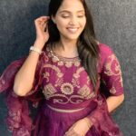 Vaishali Thaniga Instagram – Outfit @lithas_rentals ❤️ 

Happy to be a part of #djdreloaded2 mega audition @zeetamizh 😍 so good to meet everyone after a year. Had so much of fun ❤️ This season contestants are too good they are so much passionate about dance. I could see fire 🔥 in them and I wish them all the very best 😊👍 So happy @zeetamizh has given a great platform for these contestants they wouldn’t have imagined this big platform in their life. Though these contestants have so many pain in their life but when they step on to the stage they just smile and gave their best to the fullest 😍 And I have learnt so much of things from them yesterday 

1) when u are passionate about something , the path may be hard but one day our dream will come true until then don’t give up 
2)Make others smile 😊 spread love ❤️ only love 💕 to others. Their was one contestant he just inspired me , his story made me cry. He comes from a very poor family , his mom used to ask him if he had food his reply to her every time will be yes amma I had but the truth behind his reply is No he didn’t eat , doesn’t want to hurt his mom he would say I had food. We waste so much of money on food and there are people who still can’t eat proper food felt so bad. Inspite of that he comes from a poor background he doesn’t have money to go n learn proper dance. Just through music and watching movies he learnt by myself and the best part is he is a mentor and teaching dance for 15-20 kids near his house that too free ( no cost ) his motive is to teach people who are passionate about dance and comes from a poor background . Such a pure soul he is and I wish him all the very best. May this platform must reach him at greater heights. Even though he is younger to me in age but avan ku irukura manasu rombha perusu. I have learnt many things from you thank you 😊 EVP Film City