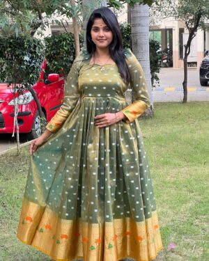 Vaishali Thaniga Instagram - Diwali 🪔 2k23 😊

Outfit customised by @abarnasundarramanclothing ❤️

#diwali #light #vibes #festive #2k23❤️ #instapost #instadaily #photograph #happines #love #goodvibes #instafashion #style #traditional #actress #blogger #instamood #newpost #postoftheday