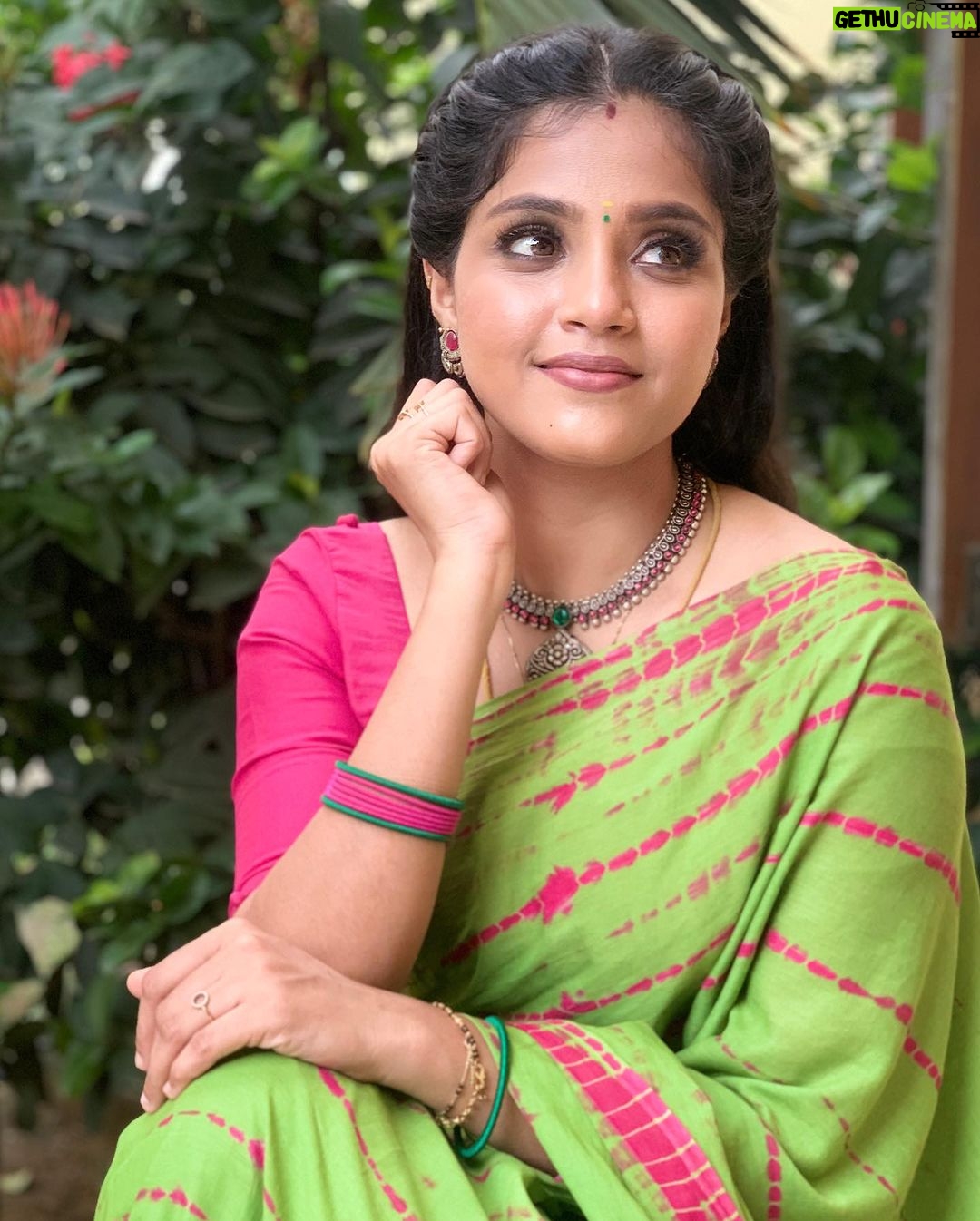 Vaishali Thaniga Instagram - #beinganjali ❤️ makeup by me 😬❤️ Saree @chettinad_sarees ❤️ Blouse @abarnasundarramanclothing ❤️ Pic courtesy @kotti_24 😘 #instapost #weekend #vibes #saree #sareelove #traditional #photography #nature #bliss #instalove #actress #fashionista #blogger #instadaily #happiness #crazy #makeuplover #actor #tamilindustry #photoshoot #shoot #life #lifestyle #weekendmood