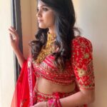 Vaishali Thaniga Instagram - My recent seminar Bollywood reception look created by @ojasrajani ❤️ she was really sweet and learnt many new techniques 😊 pleasure working with you 🤩☺️ Beautiful outfit from my all time favourite store @diademstore.in ❤️ And thank you vellore makkalae for the love ❤️ love you all 😘 Comment below if you like my look ❤️👇🏻 #newpost #bollywood #reception #look #instapost #seminar #vellore #photoshoot #makeuplook #hairstyles #instalove #bollywoodstyle #clothing #accessories #instaphoto