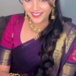 Vaishali Thaniga Instagram - Which is your favourite with makeup or without makeup ?? Comment below 👇🏻 I always love being traditional ❤️ #traditional #beingmyself #showtime MUAH @kowshi_mua ❤️ thanks dear I’m just loving your makeover 😊 Outfit @mokshe_rental_destination ❤️ thanq akka for always sending me the best one 😊 Jewellery @mokshe_bridal_jewellery ❤️