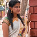 Vaishali Thaniga Instagram - Just being myself #nomakeup #me #onam #celebration #lategram Jewellery @kabijewellery Photography @gaiuscalvin24 @_hk_shots