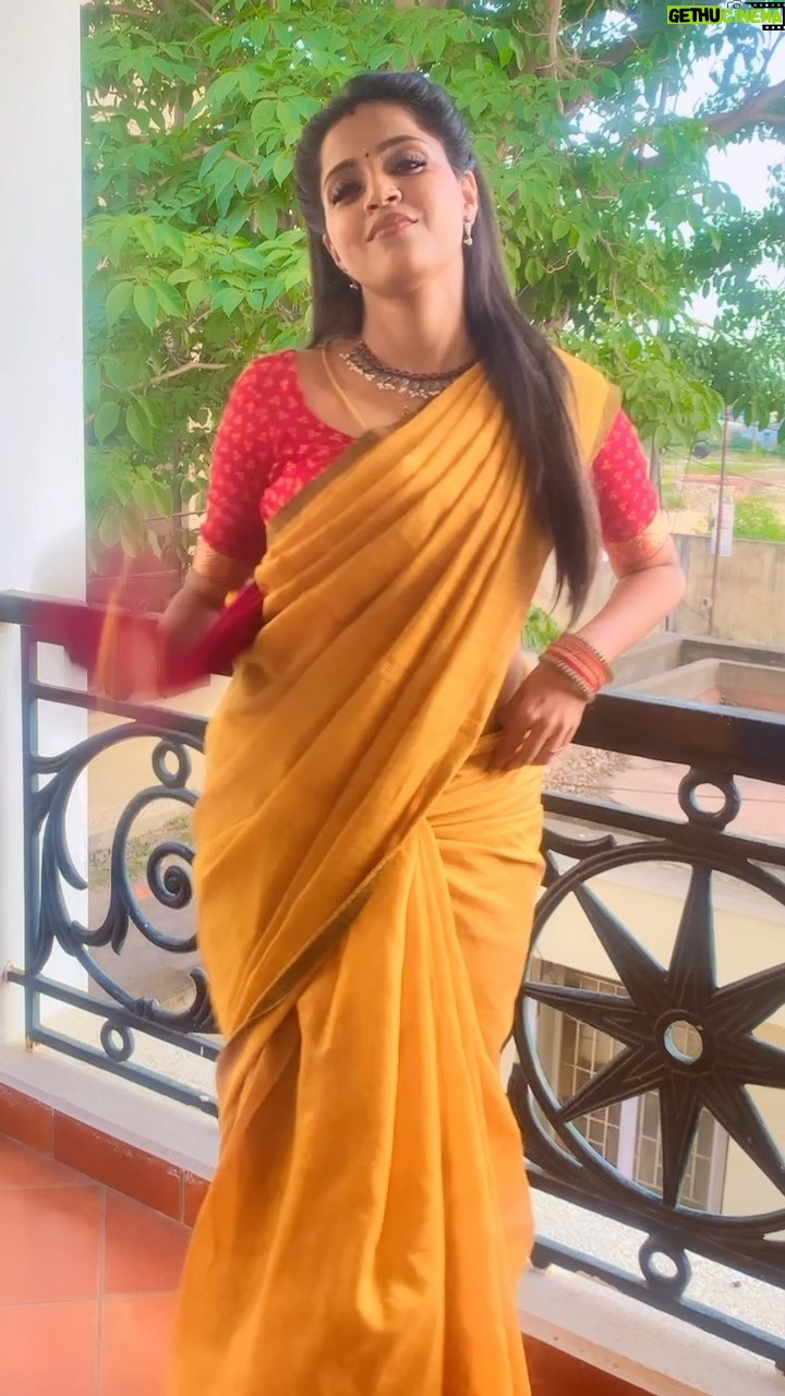 Vaishali Thaniga - 24.7K Likes - This is just for the Beat 💃🏻🎶❤️🎶💃🏻
Jewellery @kabijewellery ❤️
#dancereels #reelsinstagram #trendingreels #trendingsongs #dance #love #instadance #instadaily