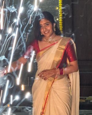 Vaishnavi Chaitanya Instagram - May this festival of lights brightens your life and bring happiness and joy to you

HAPPY DIWALI 🪔❤️😇